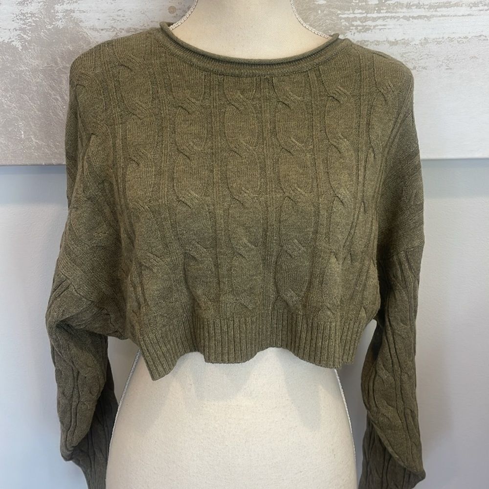 Olive Green Cable Knit Cropped Top (Junior S/M)